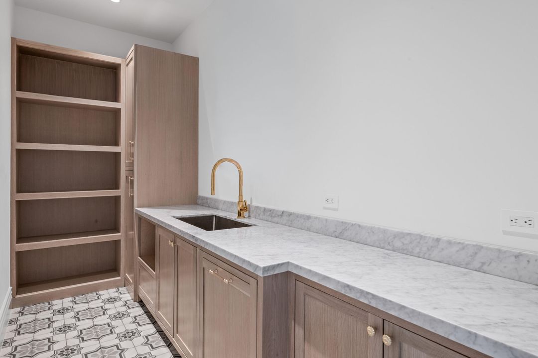 For Sale: $3,650,000 (5 beds, 6 baths, 5393 Square Feet)