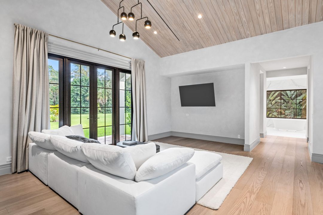 For Sale: $3,650,000 (5 beds, 6 baths, 5393 Square Feet)