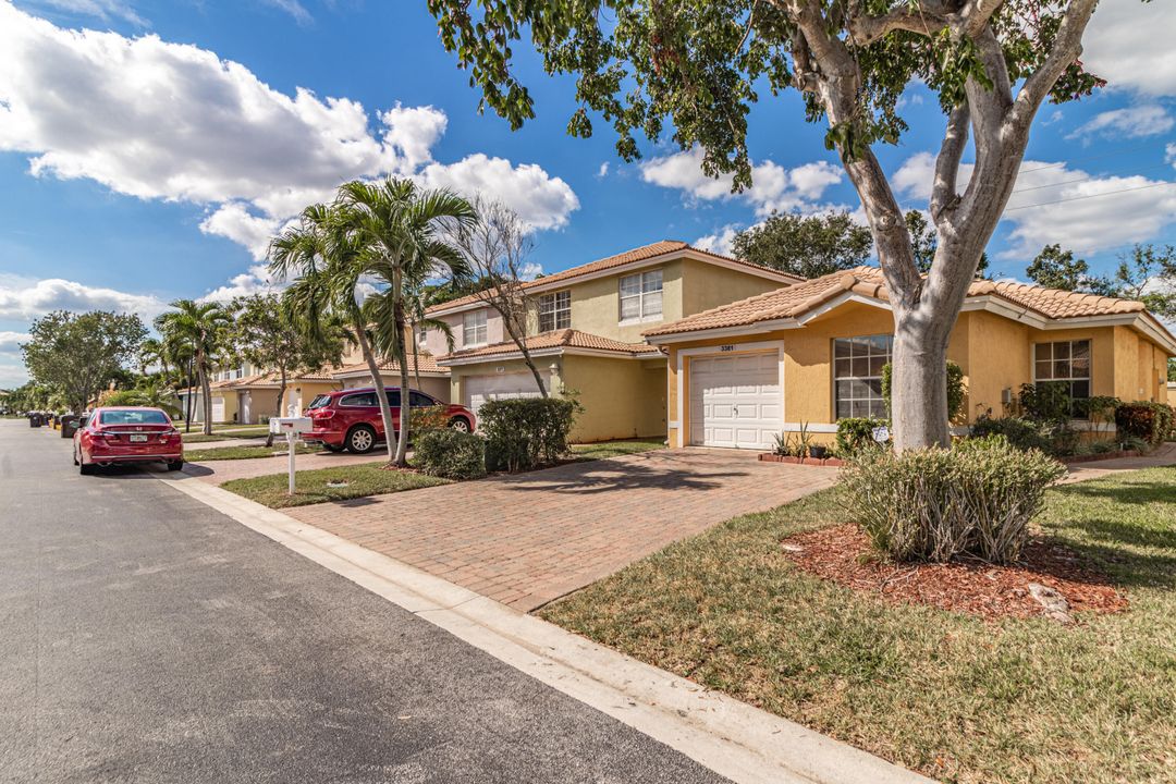 Active With Contract: $2,500 (3 beds, 2 baths, 1253 Square Feet)