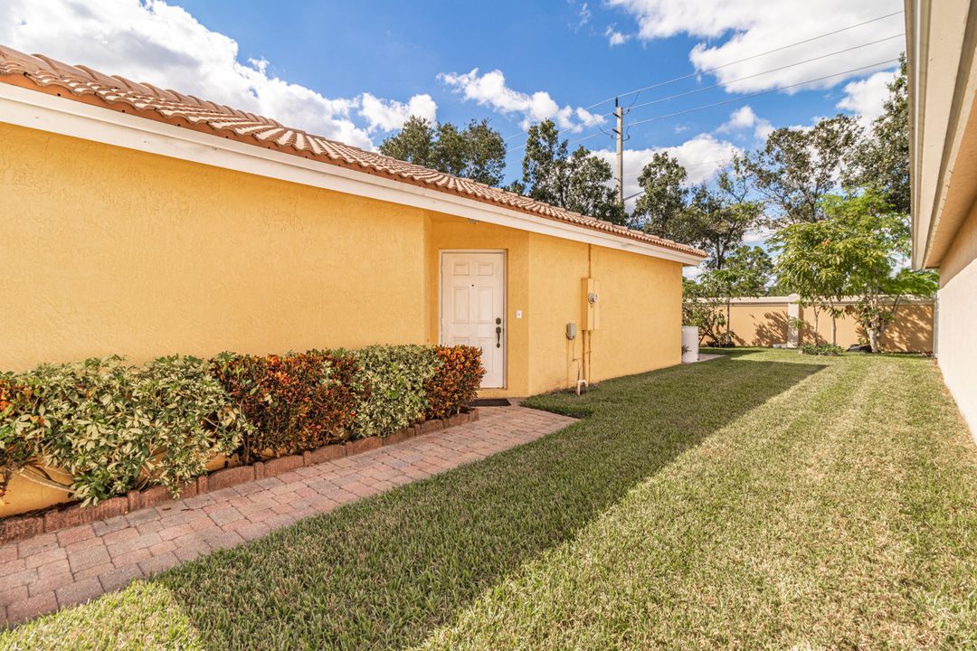 Active With Contract: $2,500 (3 beds, 2 baths, 1253 Square Feet)