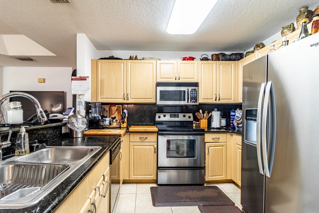 Active With Contract: $2,500 (3 beds, 2 baths, 1253 Square Feet)