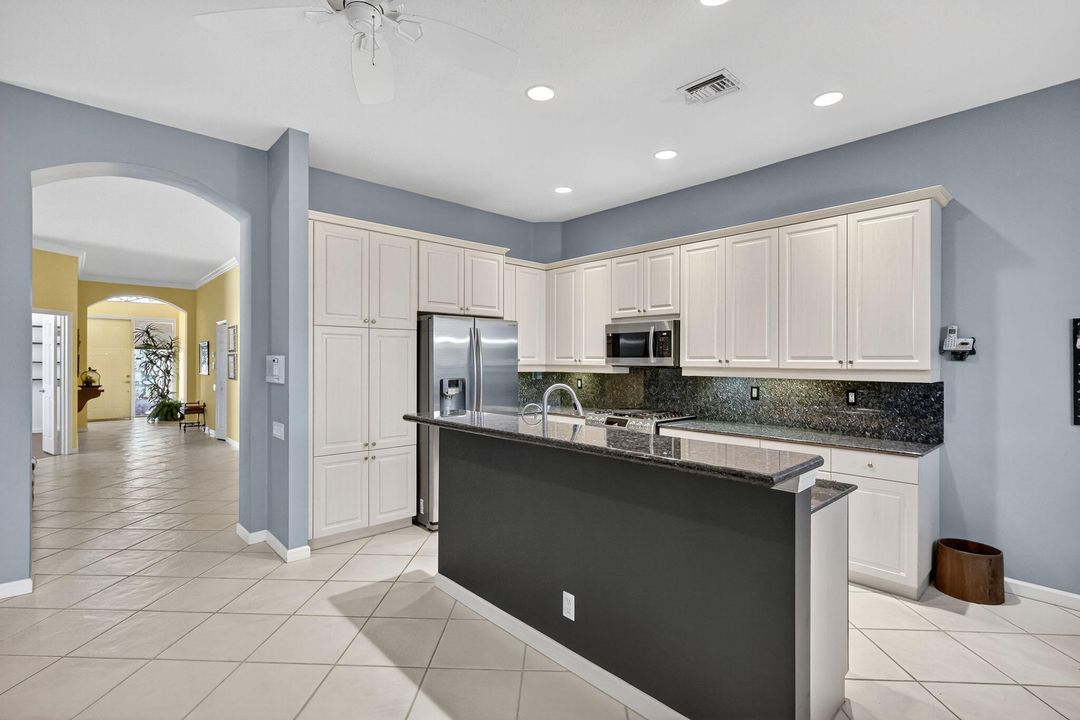 待售: $369,900 (3 贝兹, 2 浴室, 2102 平方英尺)