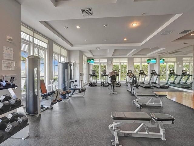 Active With Contract: $2,200 (1 beds, 1 baths, 835 Square Feet)