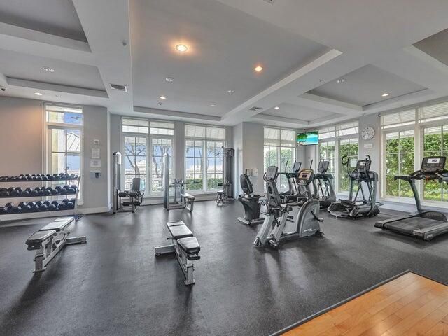 Active With Contract: $2,200 (1 beds, 1 baths, 835 Square Feet)