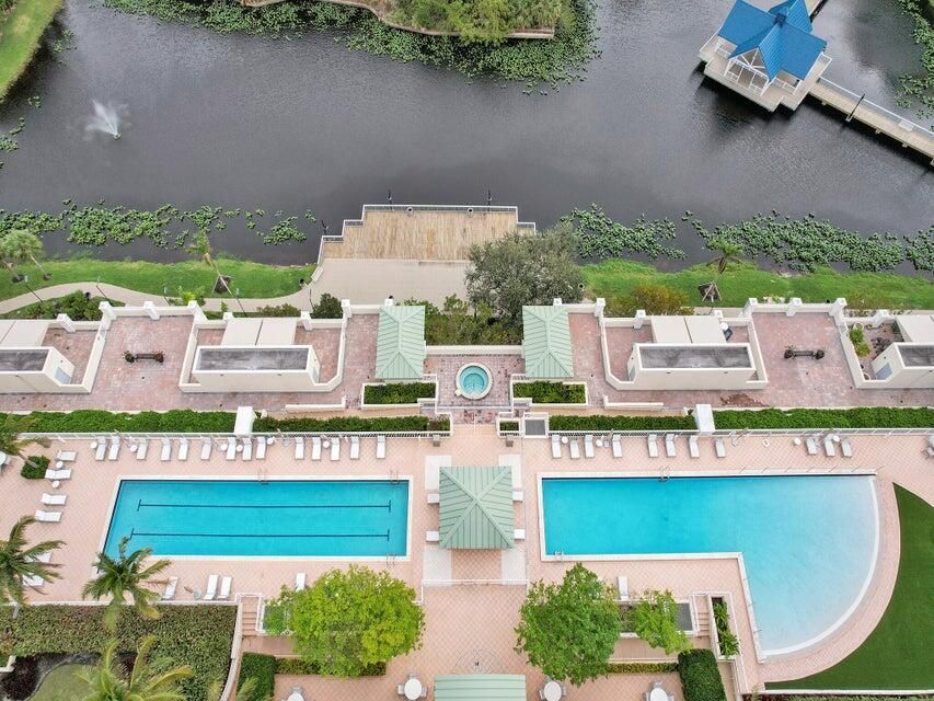 Active With Contract: $2,200 (1 beds, 1 baths, 835 Square Feet)