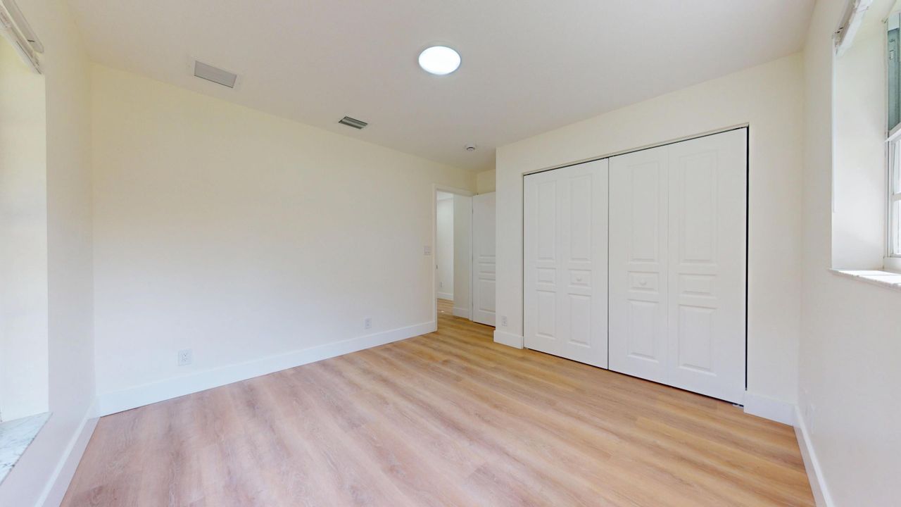 合同活跃: $1,075,000 (4 贝兹, 3 浴室, 1902 平方英尺)