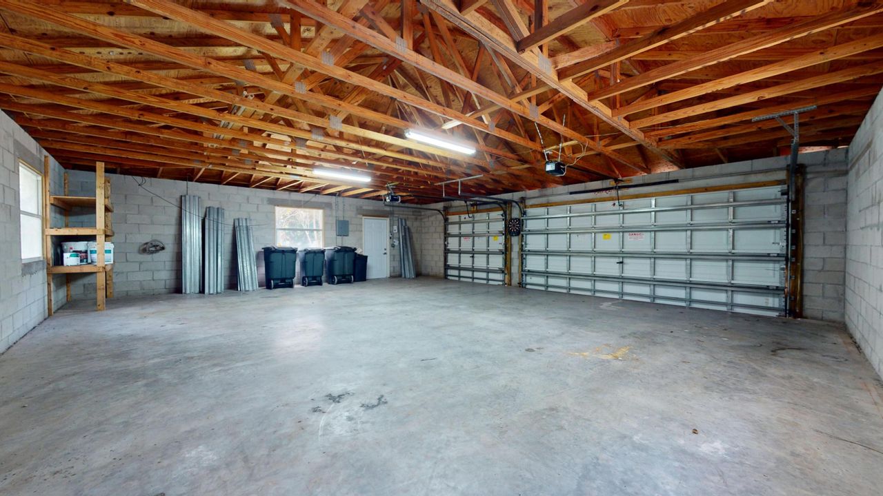 合同活跃: $1,075,000 (4 贝兹, 3 浴室, 1902 平方英尺)