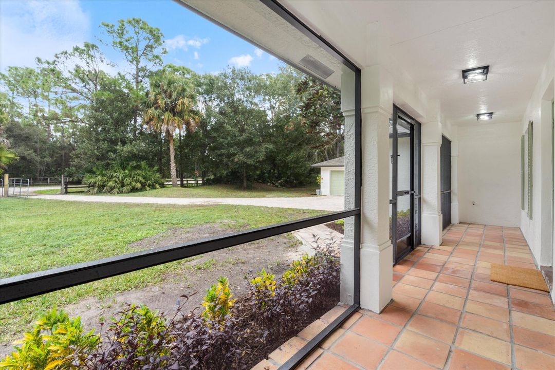 合同活跃: $1,075,000 (4 贝兹, 3 浴室, 1902 平方英尺)