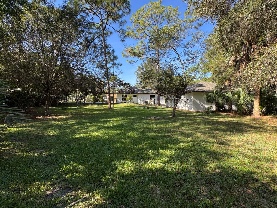 合同活跃: $1,075,000 (4 贝兹, 3 浴室, 1902 平方英尺)