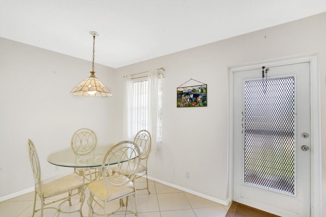 待售: $175,000 (2 贝兹, 1 浴室, 798 平方英尺)