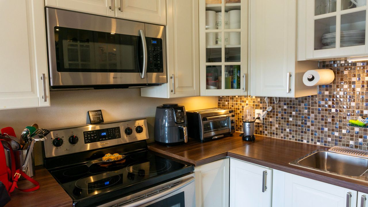 For Rent: $1,750 (2 beds, 2 baths, 896 Square Feet)