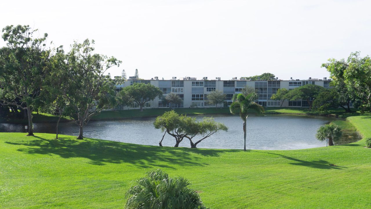 For Rent: $1,750 (2 beds, 2 baths, 896 Square Feet)