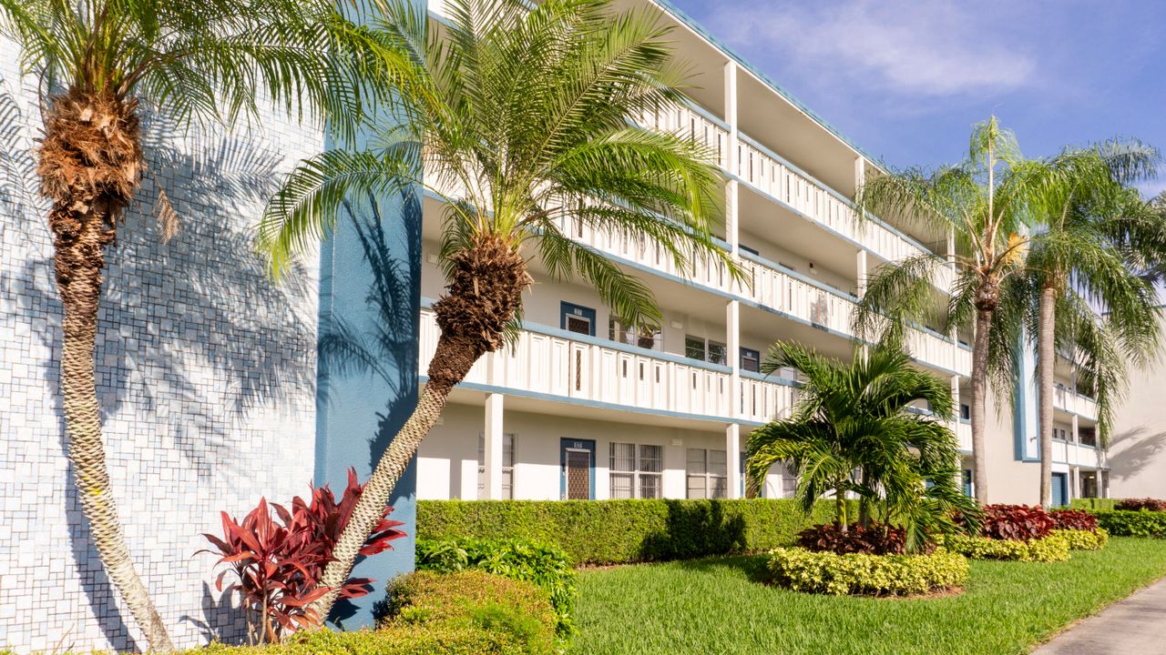 For Rent: $1,750 (2 beds, 2 baths, 896 Square Feet)