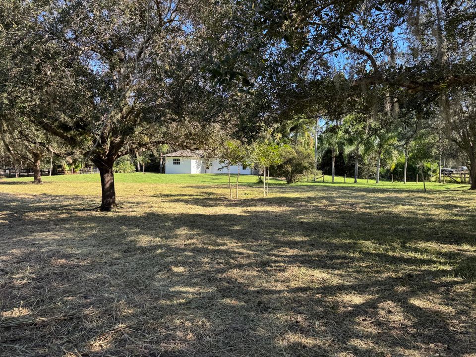 合同活跃: $1,075,000 (4 贝兹, 3 浴室, 1902 平方英尺)