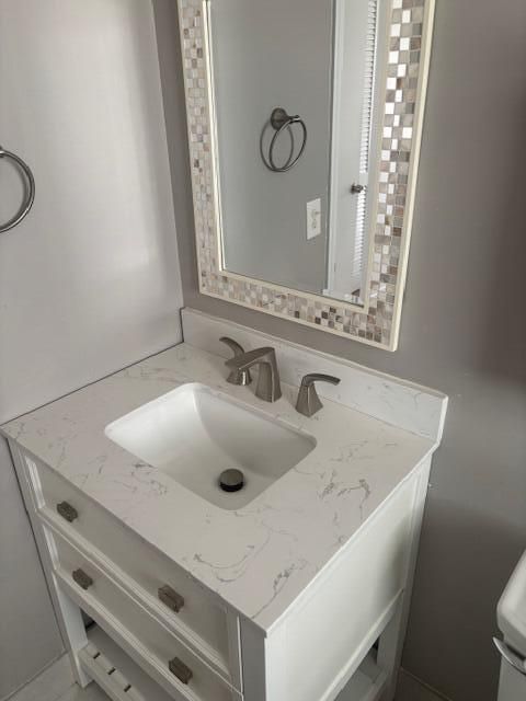 For Sale: $171,000 (2 beds, 1 baths, 792 Square Feet)