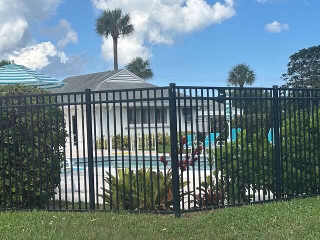 For Sale: $171,000 (2 beds, 1 baths, 792 Square Feet)