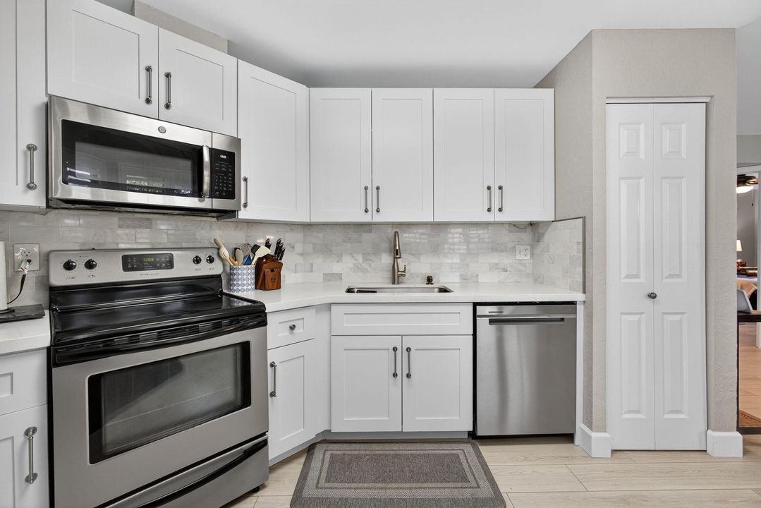 В аренду: $2,600 (3 спален, 2 ванн, 1225 Квадратных фут)