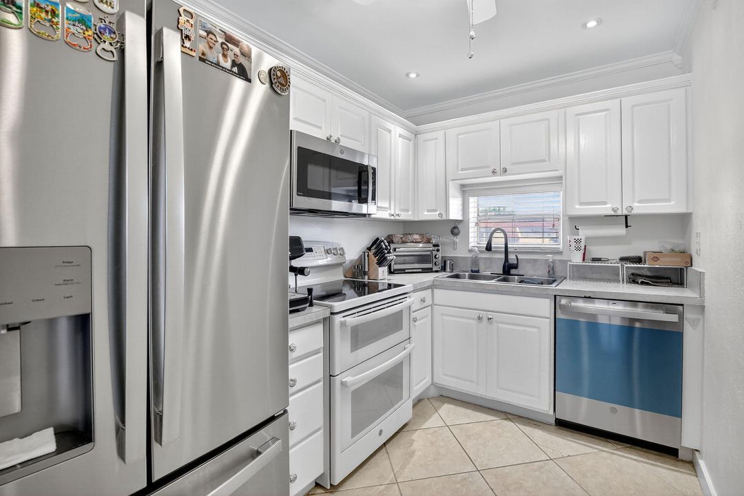 На продажу: $235,000 (2 спален, 2 ванн, 1170 Квадратных фут)