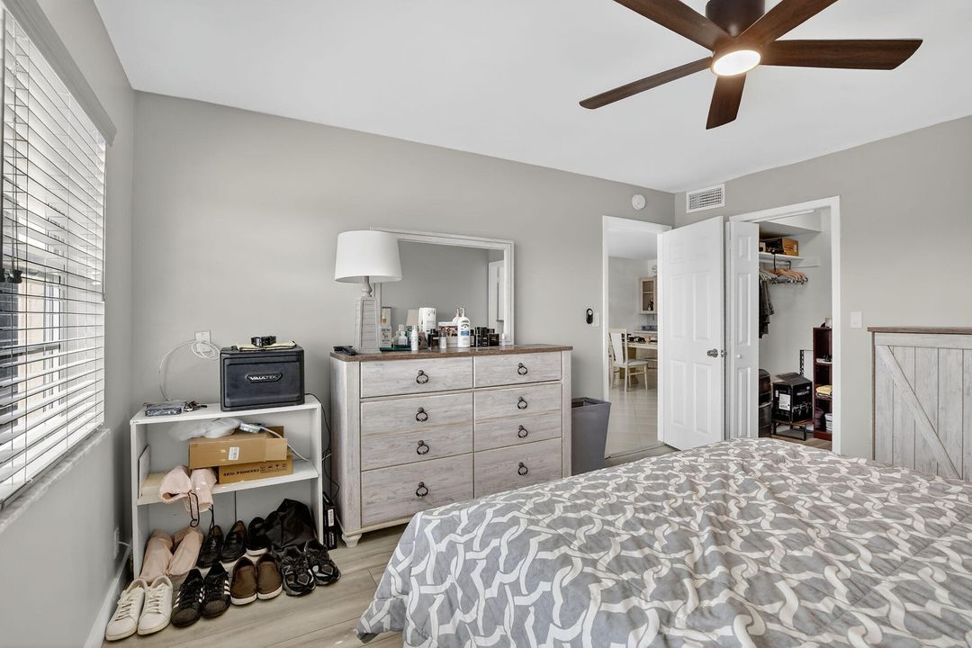 На продажу: $235,000 (2 спален, 2 ванн, 1170 Квадратных фут)