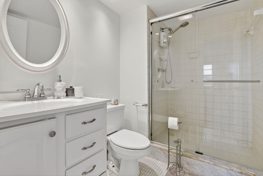 На продажу: $235,000 (2 спален, 2 ванн, 1170 Квадратных фут)