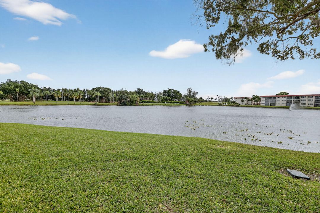 На продажу: $235,000 (2 спален, 2 ванн, 1170 Квадратных фут)