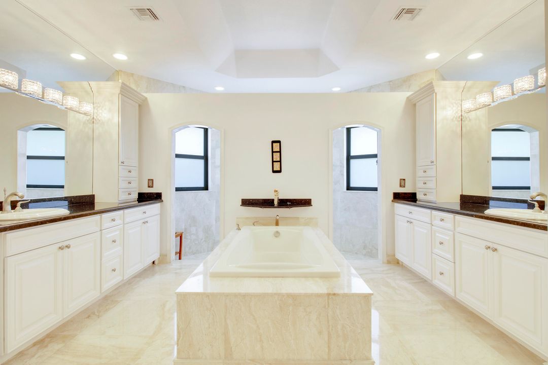 For Sale: $3,495,000 (5 beds, 4 baths, 4151 Square Feet)