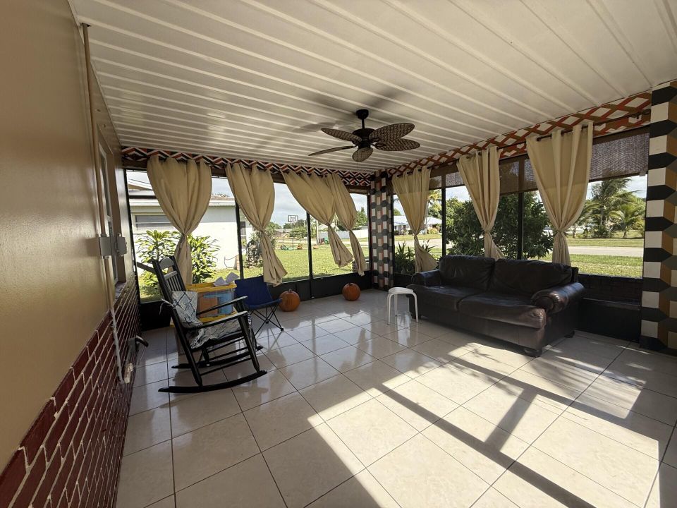 Active With Contract: $295,000 (3 beds, 2 baths, 1452 Square Feet)