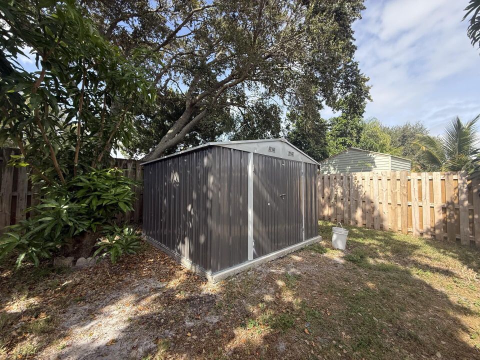 Active With Contract: $295,000 (3 beds, 2 baths, 1452 Square Feet)