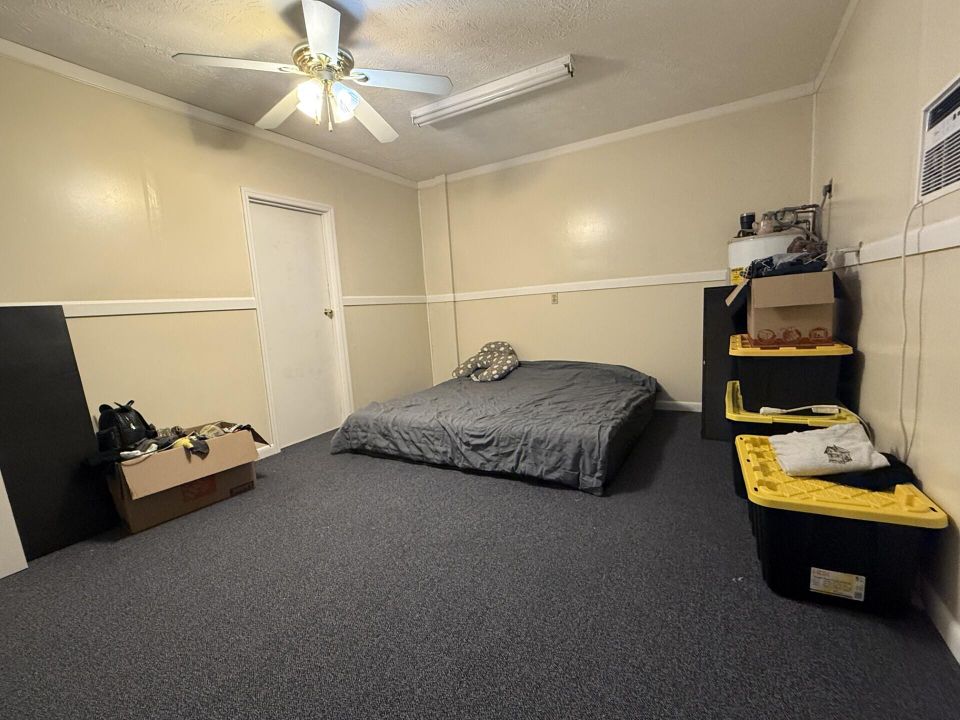 Active With Contract: $295,000 (3 beds, 2 baths, 1452 Square Feet)