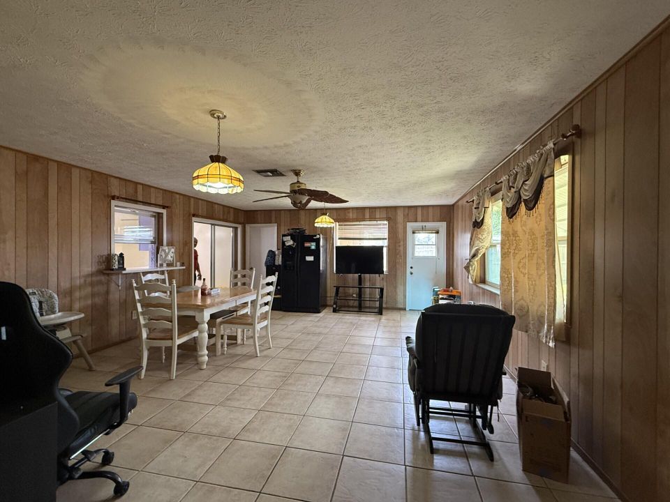 Active With Contract: $295,000 (3 beds, 2 baths, 1452 Square Feet)