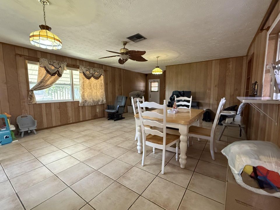 Active With Contract: $295,000 (3 beds, 2 baths, 1452 Square Feet)