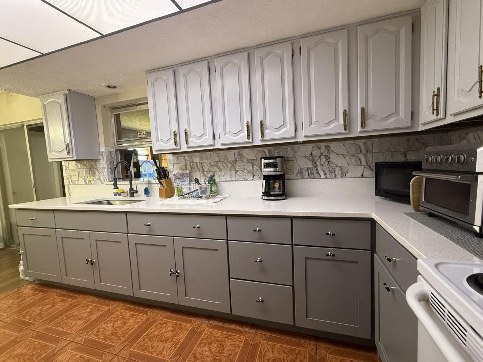 Active With Contract: $295,000 (3 beds, 2 baths, 1452 Square Feet)