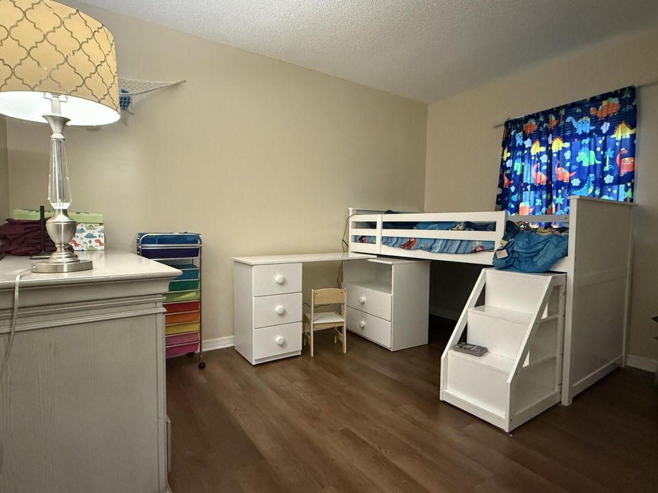 Active With Contract: $295,000 (3 beds, 2 baths, 1452 Square Feet)