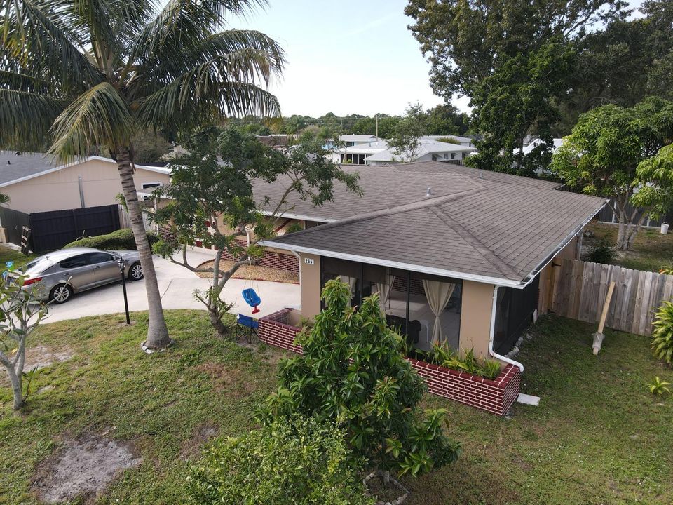 Active With Contract: $295,000 (3 beds, 2 baths, 1452 Square Feet)