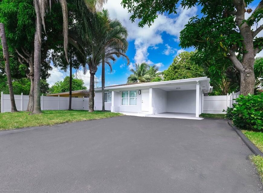 合同活跃: $3,400 (4 贝兹, 3 浴室, 1456 平方英尺)