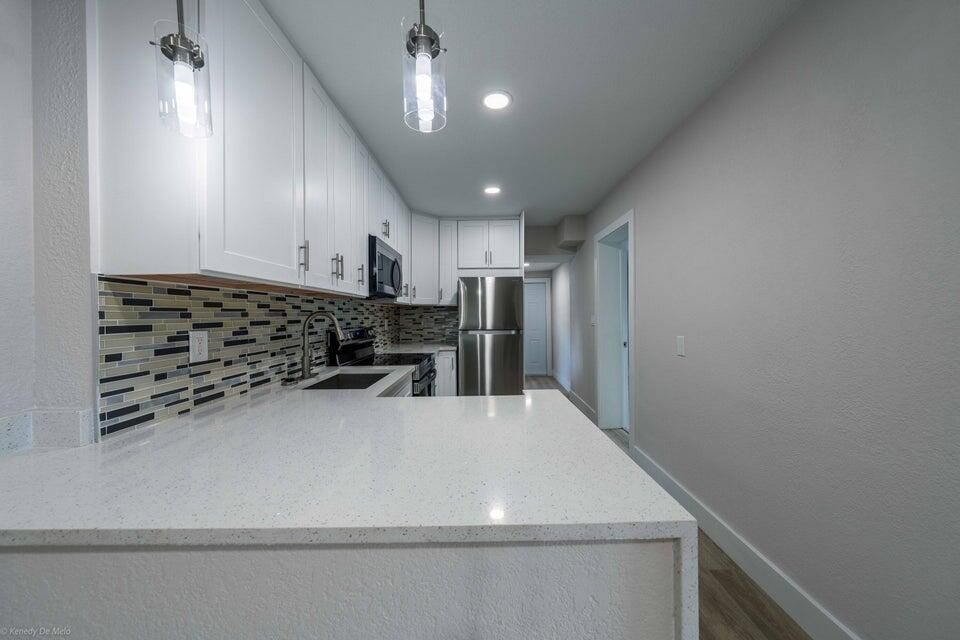 合同活跃: $3,400 (4 贝兹, 3 浴室, 1456 平方英尺)