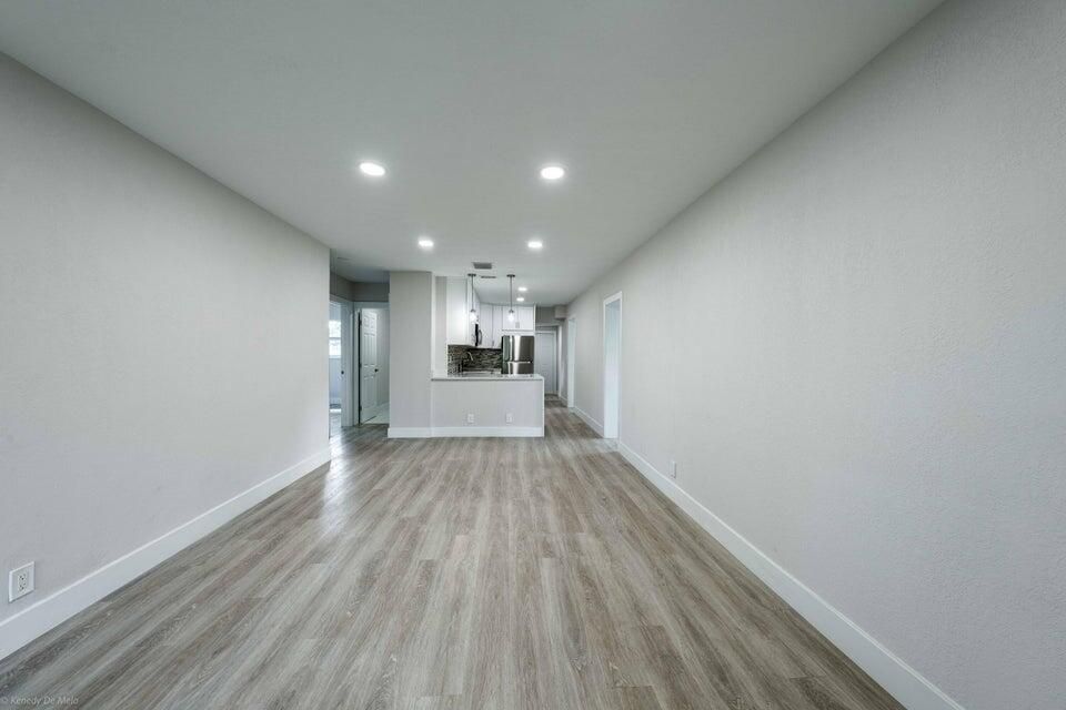 合同活跃: $3,400 (4 贝兹, 3 浴室, 1456 平方英尺)