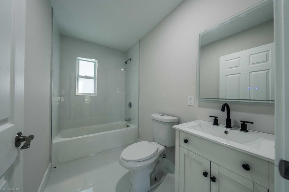 合同活跃: $3,400 (4 贝兹, 3 浴室, 1456 平方英尺)