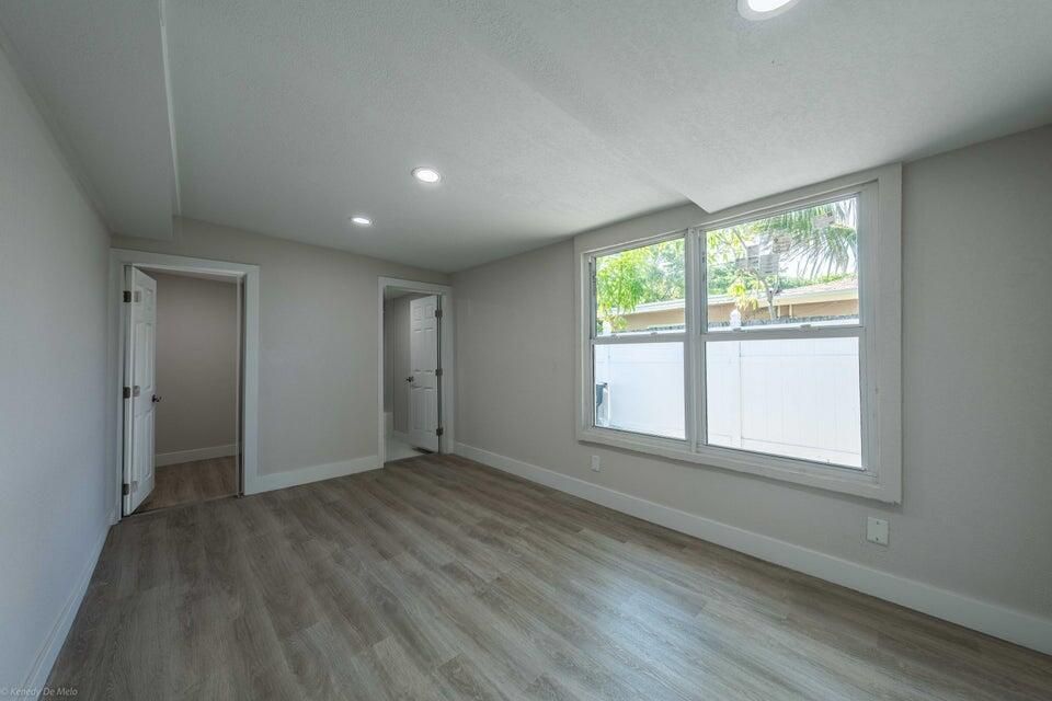 合同活跃: $3,400 (4 贝兹, 3 浴室, 1456 平方英尺)