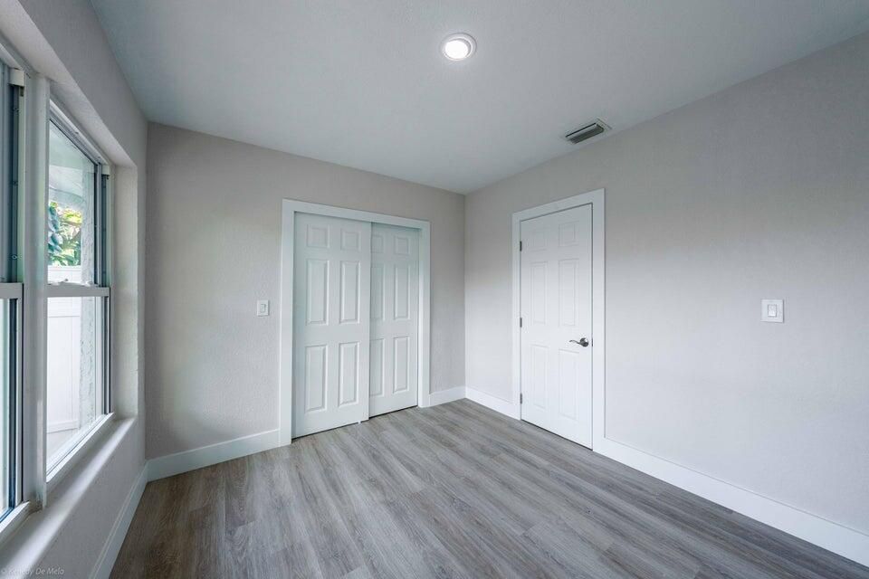 合同活跃: $3,400 (4 贝兹, 3 浴室, 1456 平方英尺)