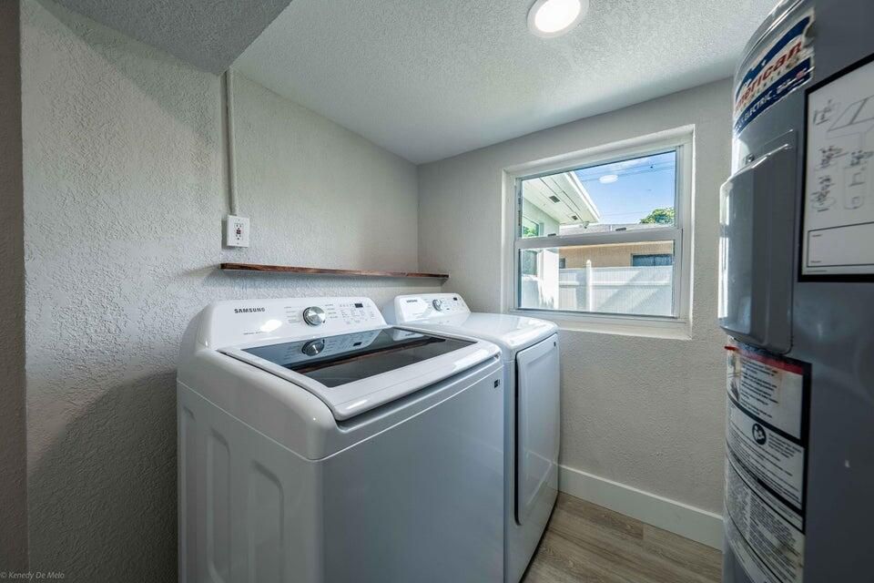 合同活跃: $3,400 (4 贝兹, 3 浴室, 1456 平方英尺)