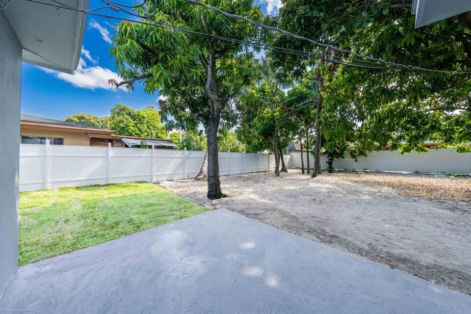 合同活跃: $3,400 (4 贝兹, 3 浴室, 1456 平方英尺)