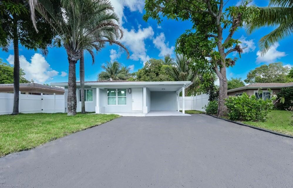 合同活跃: $3,400 (4 贝兹, 3 浴室, 1456 平方英尺)