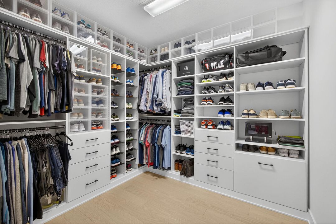 For Sale: $1,175,000 (4 beds, 3 baths, 3289 Square Feet)