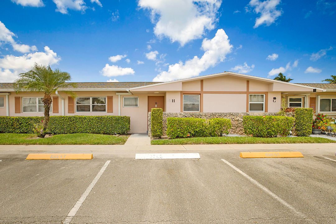 Recently Rented: $1,700 (2 beds, 2 baths, 910 Square Feet)