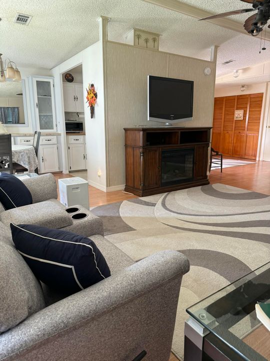 For Sale: $44,900 (2 beds, 2 baths, 1400 Square Feet)