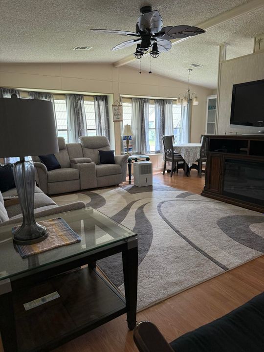 For Sale: $44,900 (2 beds, 2 baths, 1400 Square Feet)