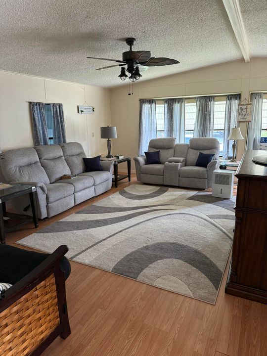 For Sale: $44,900 (2 beds, 2 baths, 1400 Square Feet)