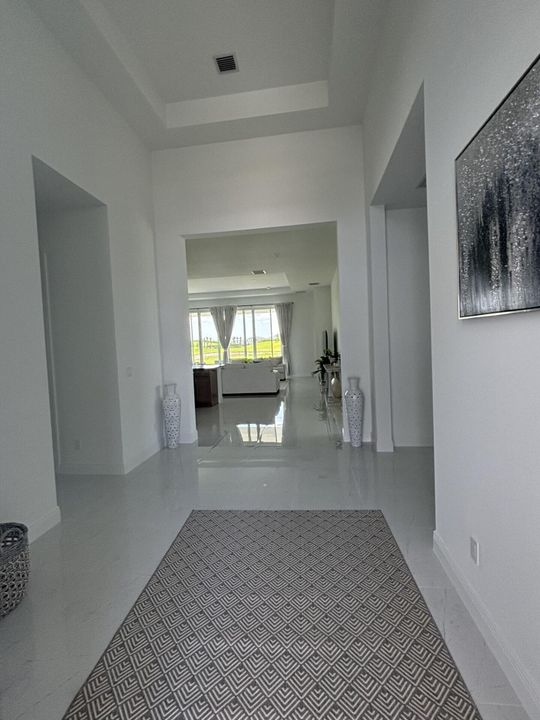 出租: $5,000 (3 贝兹, 3 浴室, 2129 平方英尺)