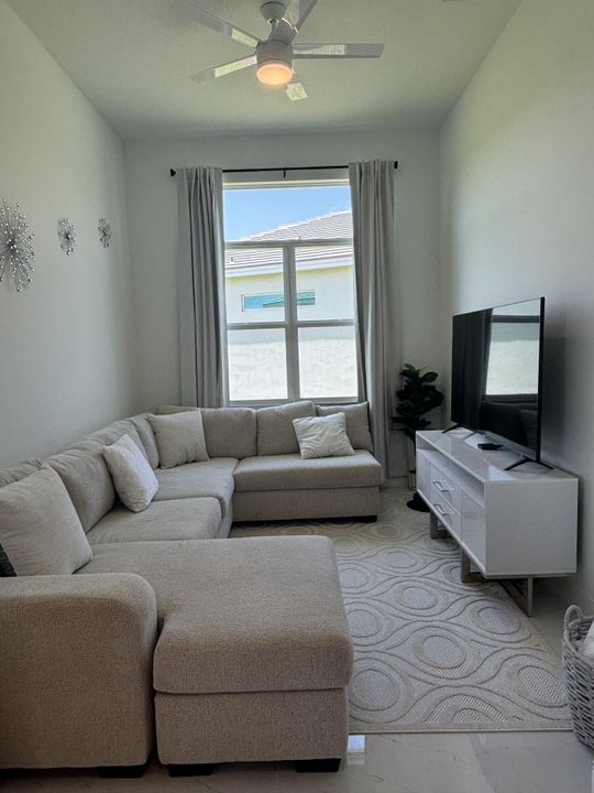 出租: $5,000 (3 贝兹, 3 浴室, 2129 平方英尺)